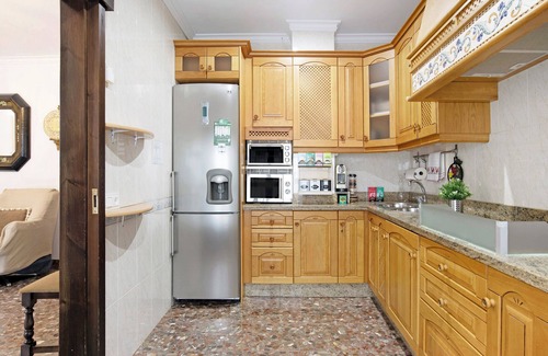 Setenil de las Bodegas House | Holiday Home 'El Aroma Del Dulce' with Mountain View, Wi-Fi and Air Conditioning