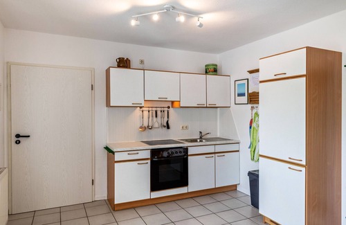 Meschendorf Apartment | Holiday flat 'Möve ABA Apartment 22' with sea view, communal garden and WiFi