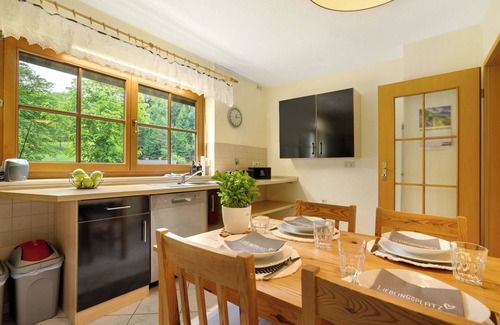 Luckendorf House | Holiday Home 'zum Zaunkönig' with Private Terrace, Private Garden and Wi-Fi