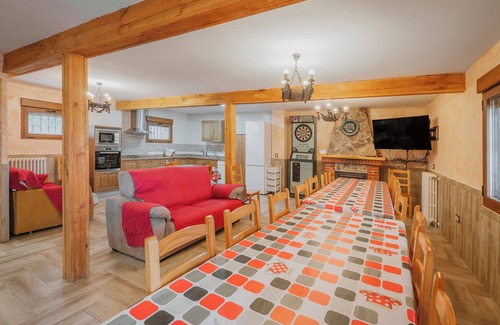 Castro de Fuentiduena House | Holiday Home 'El Encuentro Del Duraton' with Mountain View, Private Pool and Wi-Fi