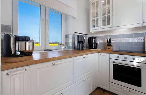 Poseritz House | Holiday Home 'Meerzeit' with Lake View, Private Terrace and Wi-Fi