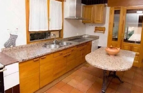 Palazuelos de Eresma House | Holiday Home 'Balcon De Pilatos' with Mountain View, Private Pool and Wi-Fi