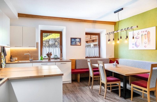 Hainzenberg House | Holiday Home 'A Nett’s Nest' with Mountain View, Shared Terrace and Wi-Fi