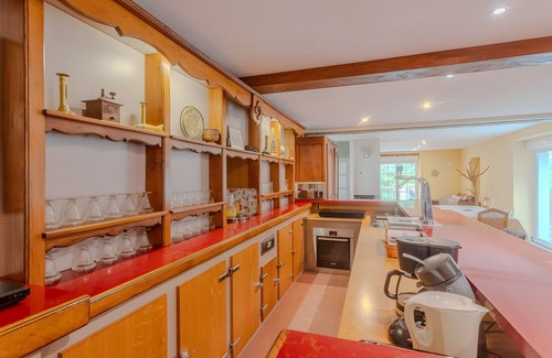 Sainte-Engrace House | Holiday Home 'Ainerak' with Mountain View, Private Pool and Wi-Fi
