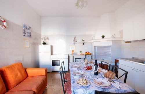 Porto Cesareo House | Holiday Home 'Aloha Sul Mare' with Private Garden and Air Conditioning