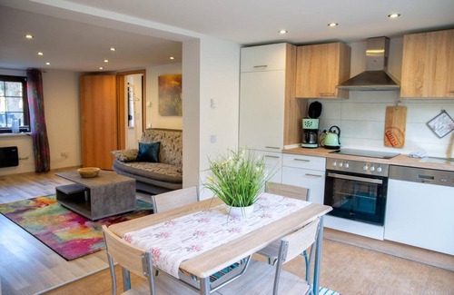 Annenwalde Apartment | Holiday Home 'Am Reiterhof' with Private Terrace, Private Garden and Wi-Fi