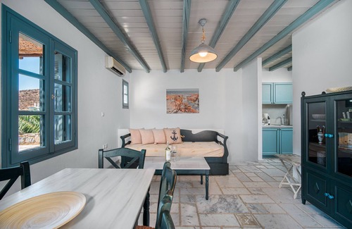 Serifos House | Holiday Home 'Ammos 1' with Private Terrace, Balcony and Air Conditioning