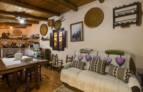 Paulilatino House | Holiday Home "Antica dimora" with Garden & A/C