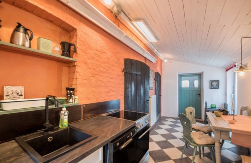 Saal House | Holiday Home 'Atelierhaus Auf Hofjumne' with Private Terrace, Private Garden and Wi-Fi