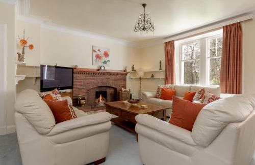 Maybole House | Holiday Home Balcraig House by Interhome