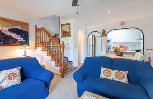 Los Arenales del Sol House | Holiday Home 'Casa en la playa con piscinas A' with Shared Pool, Garden and Air Conditioning