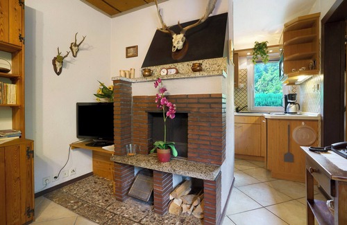 Carpin House | Holiday Home 'Carpin' with Private Terrace, Garden and Wi-Fi