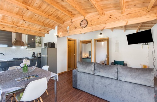 Ponte de Vagos House | Holiday Home 'Casinha Saragoça E Vergueiro' with Shared Pool, Wi-Fi and Air Conditioning