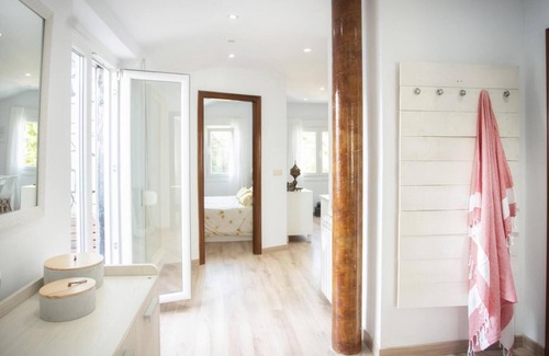 Vilamea House | Holiday Home 'Casa Blanco Vista Maravillosa' with Mountain View, Private Terrace and Wi-Fi