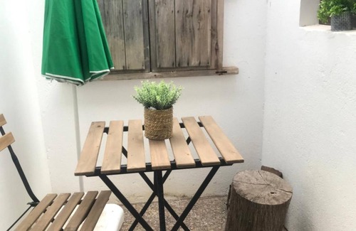 Mertola House | Holiday Home 'Casa Das Flores - Vale Do Guadiana' with Private Terrace, Wi-Fi and Air Conditioning