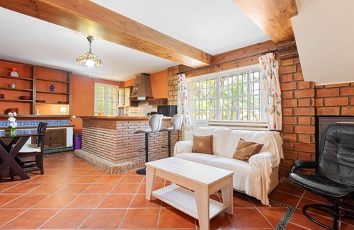 El Candado Villa | Holiday Home 'Casa Del Golf - 10 Minutes on Foot' with Mountain View, Private Pool and Wi-Fi