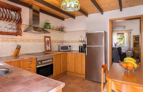 La Sorrueda Ski Chalet | Holiday Home ‘Casa La Huertecilla’ with Private Pool