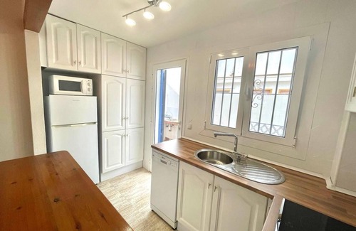 Vergel House | Holiday Home 'Casa Marítima' with Private Terrace, Wi-Fi and Air Conditioning