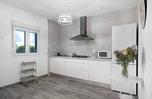 Brena y Marismas de Barbate Natural Park House | Holiday Home "Casa Maria Marta" with Shared Pool & A/C