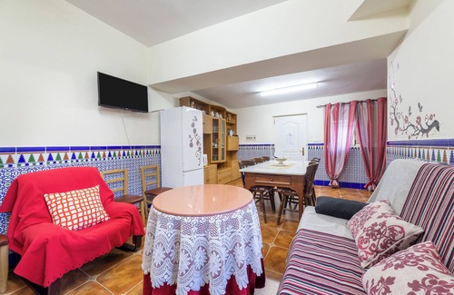 Macael House | Holiday Home 'Casa Rural Mccoy 2' with Mountain View, Wi-Fi and Air Conditioning