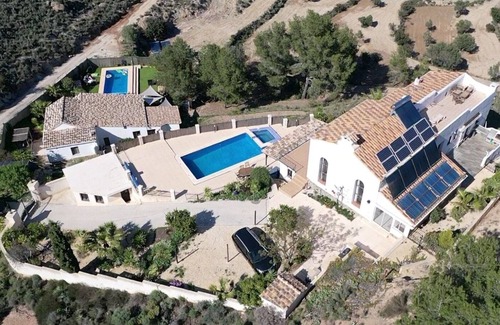 Finestrat House | Holiday Home 'Casita Lukalalo' with Mountain View, Pool & Wi-Fi