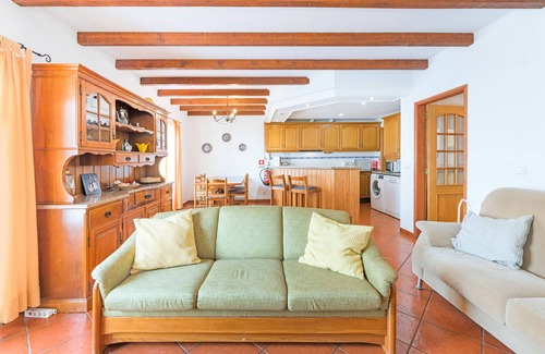 Longueira House | Holiday Home 'Costa Do Moinho' with Private Terrace, Balcony and Wi-Fi