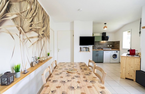Ondres House | Holiday Home 'Cosy Pavillon 2 Bedrooms Near the Sea' with Shared Pool, Terrace and Wi-Fi