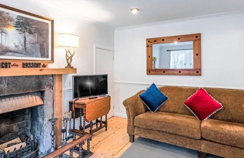 Invermoriston House | Holiday Home Dancot by Interhome