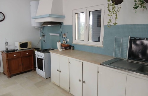 Alenquer House | Holiday Home 'Das Cores' with Mountain View, Shared Pool and Wi-Fi