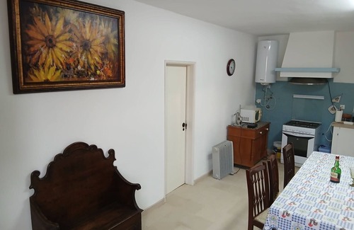 Alenquer House | Holiday Home 'Das Cores' with Mountain View, Shared Pool and Wi-Fi