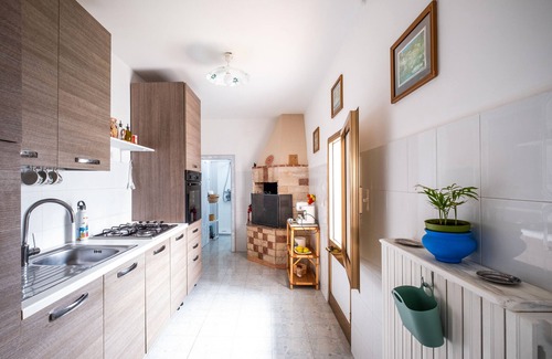 Noha House | Holiday Home 'Dimora Sophie' with Private Terrace, Wi-Fi and Air Conditioning