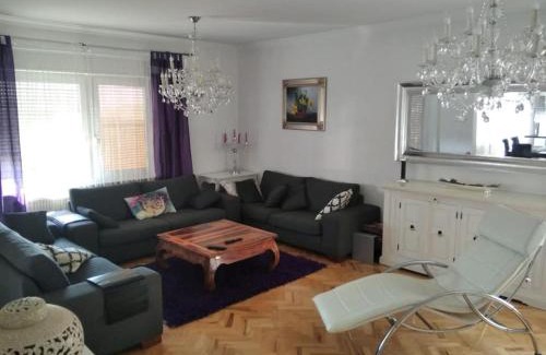 Dugo Selo House | Holiday Home Dugo Selo M&A - Five Bedroom Holiday Home with Terrace