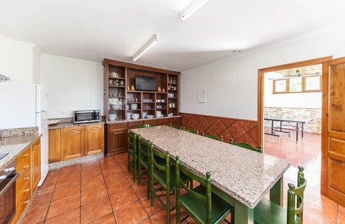 Sevares House | Holiday Home 'El Pongallin' with Lake Views, Private Terrace and Wi-Fi