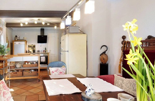 Stade House | Holiday Home 'Elbparadies' with Private Terrace and Wi-Fi