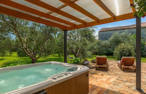 Smoljanci Villa | Holiday Home Eufemia