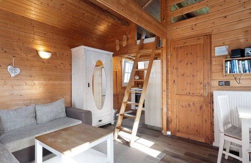 Toenning House | Holiday Home 'Ferienhaus Thomsen' with Private Garden and Wi-Fi