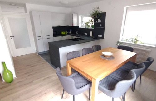 Maria Schutz House | Holiday Home 'Ferienhaus Kesper' with Mountain View, Private Terrace and Wi-Fi