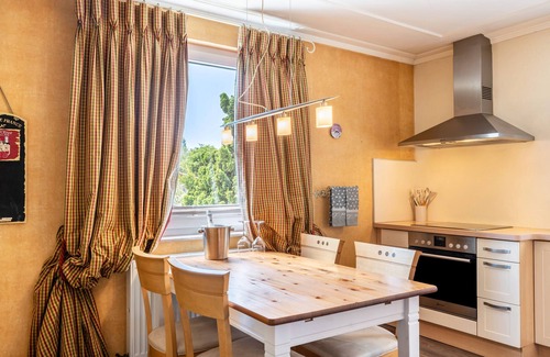 Petersberg House | Holiday Home 'Ferienhaus Barockhaus Fulda' with Private Terrace, Private Garden and Wi-Fi