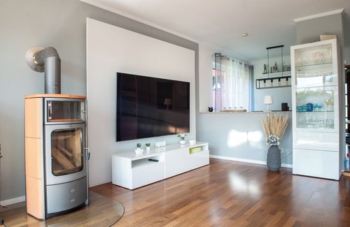 Eisenach House | Holiday Home 'Ferienhaus Eisenach' with Private Terrace, Private Garden and Wi-Fi