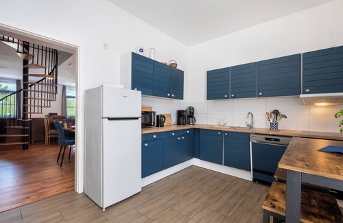 Balje House | Holiday Home 'Ferienhaus Oase Balje' with Private Pool, Private Terrace and Wi-Fi