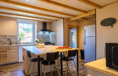 Plainfaing House | Holiday Home 'Gîte Les 3 Cerfs - 3 Stars' with Mountain View, Private Terrace and Wi-Fi