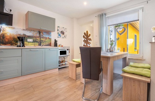 Gulzow House | Holiday Home 'Hedrich' with Private Terrace, Private Garden and Wi-Fi