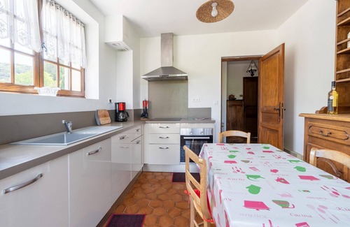 Montclus House | Holiday Home in Montclus near river
