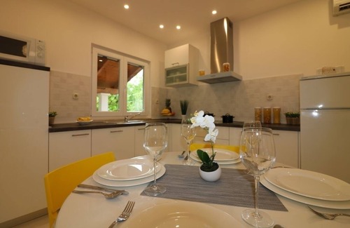 Antonci House | Holiday Home in Poreč with Terrace, Air condition, WIFI, Dishwasher (4400-5)