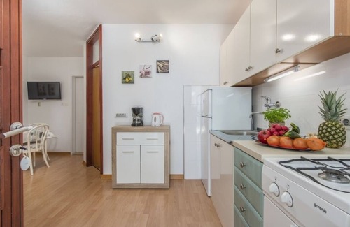 Kukci House | Holiday Home in Poreč with Terrace, Air condition, WIFI, Washing machine (4928-11)