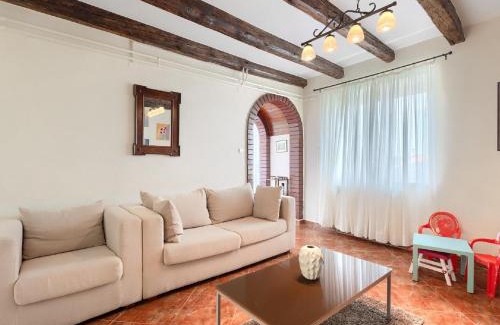 Rovinjsko Selo House | Holiday Home in Rovinjsko with Pool