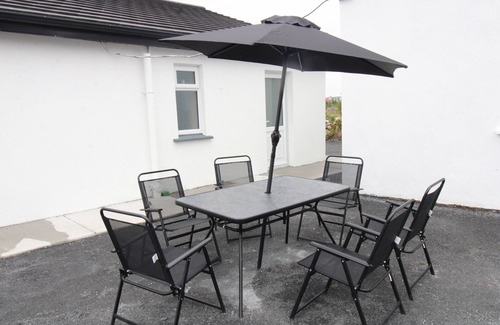 Inverin Apartment | Holiday Home in Rossaveal, Sleeping 6