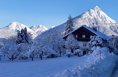 Imsterberg Apartment | Holiday home in Tyrol at 1000 m above sea level with garden and barbecue - Haus Alfred Grall
