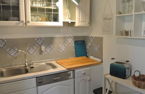 Herbstein House | Holiday Home 'Kleines Landhaus' with Private Garden and Wi-Fi