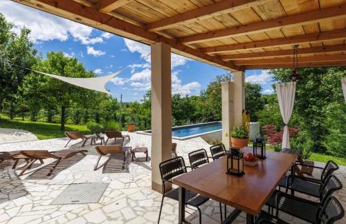 Cerovlje House | Holiday Home Klementini by Interhome